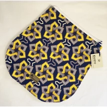 Cserélhető fedél fehér hátitáskához kék afrikai mintás anyagból Cserélhető fedél fehér hátitáskához kék afrikai mintás anyagból