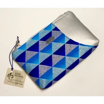 Ezüstös csillogás- közepes méretű neszeszer ezüst színű textilbőrrel