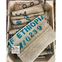 Kávé,- és kakaóbab zsákokból készült neszeszer Kávé,- és kakaóbab zsákokból készült neszeszer