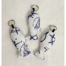 Halacskás kulcstartó fehér alapon tengerész mintával