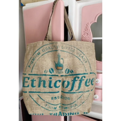 Etiópiai kávébab zsákjából készült nagy méretű strandtáska 